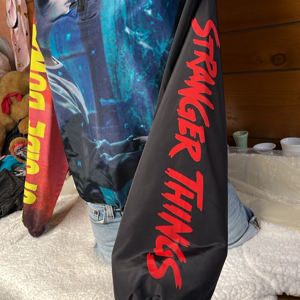 Netflix “Stranger Things” Pullover Jacket Size Sm… - image 4